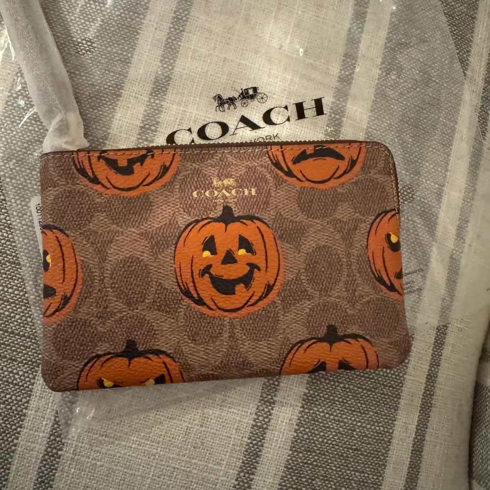 NWT Coach Corner Zip Wristlet In Signature Canvas With Halloween Print - Picture 4 of 5